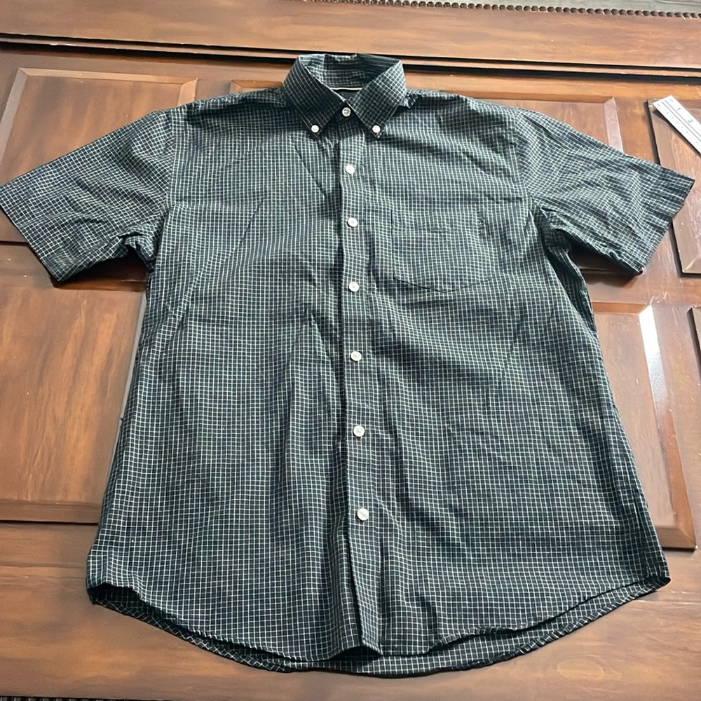 VAN HEUSEN Men’s size medium Black & white Short Sleeve Dress Shirt